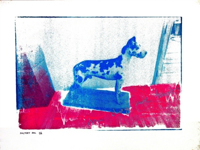 The factory dog (In dog we trust)